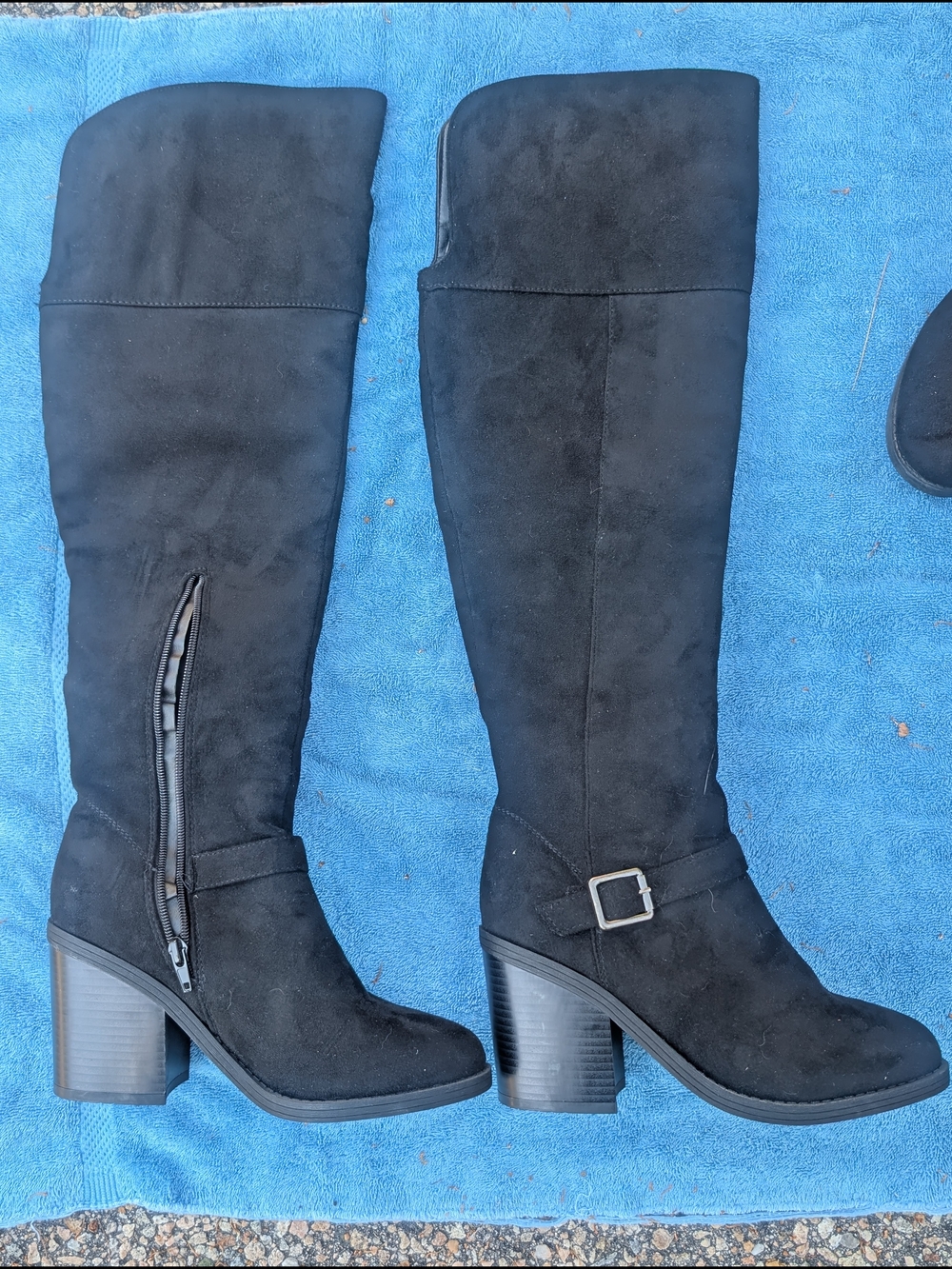 Women's Black Knee-High Block Heel Boots